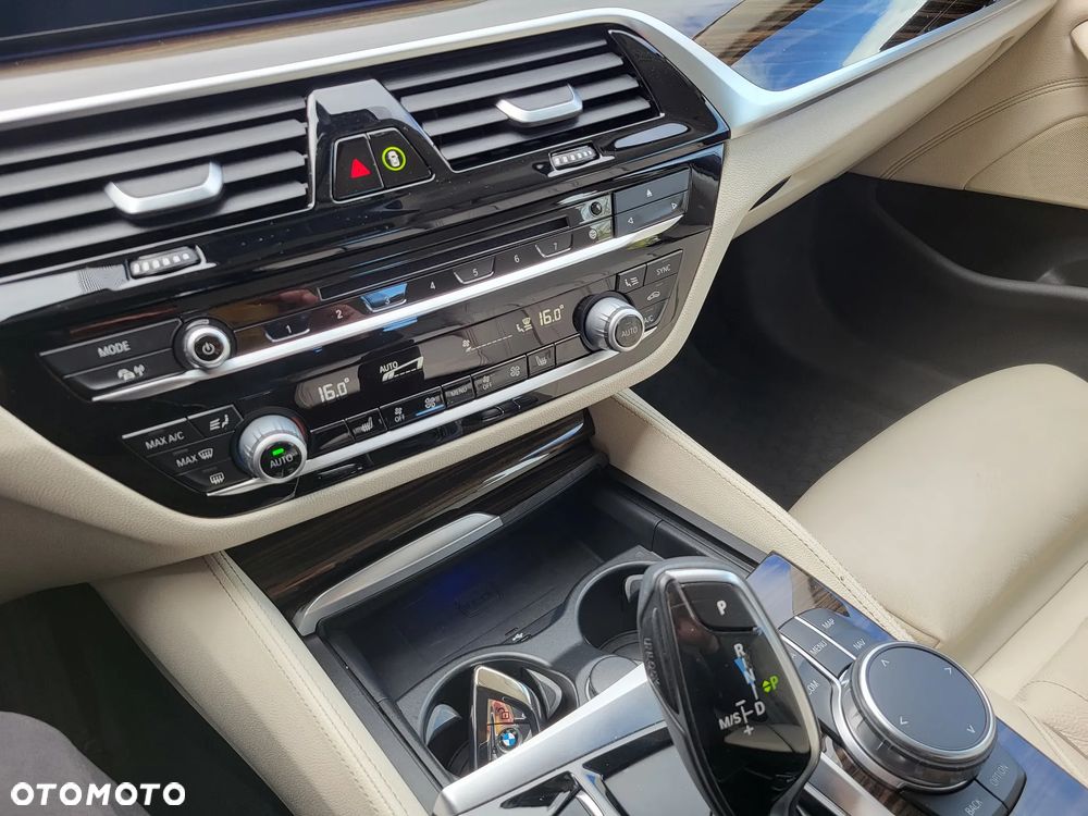 BMW Seria 5 540i xDrive Luxury Line - 16