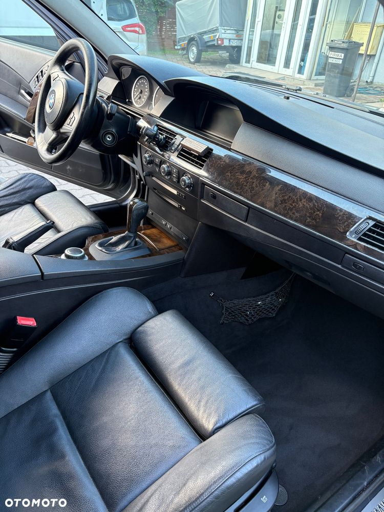 BMW Seria 5 525d - 25