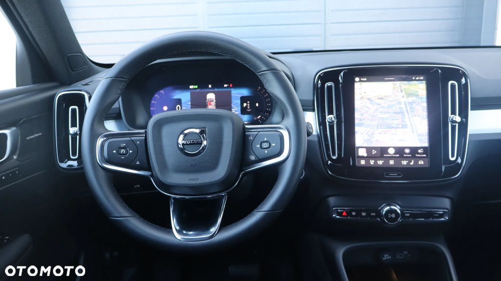 Volvo XC 40 B4 Plus Black Edition - 11