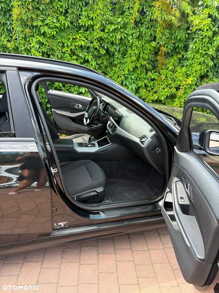 BMW Seria 3 318d MHEV Business Edition - 9