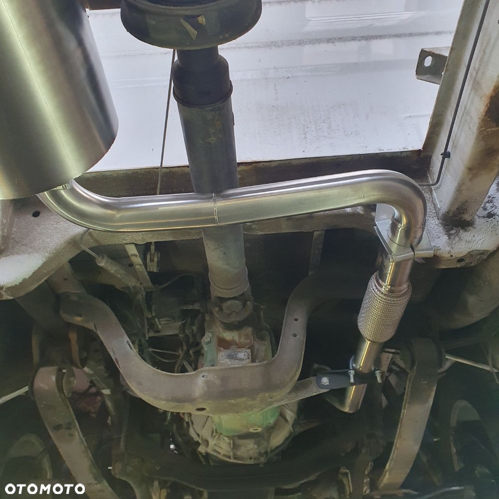 Mercedes-Benz 310D - 11