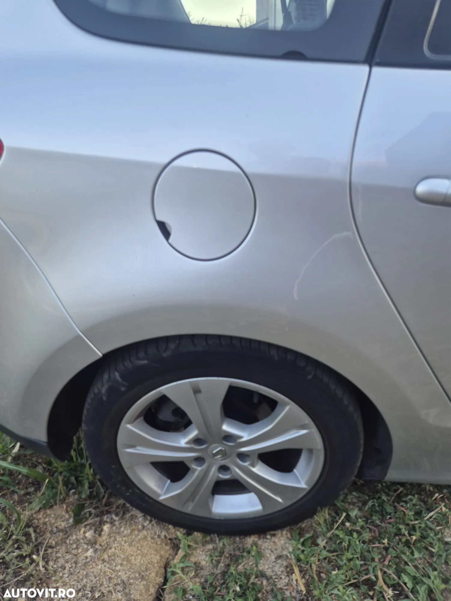 Renault Grand Scenic - 8