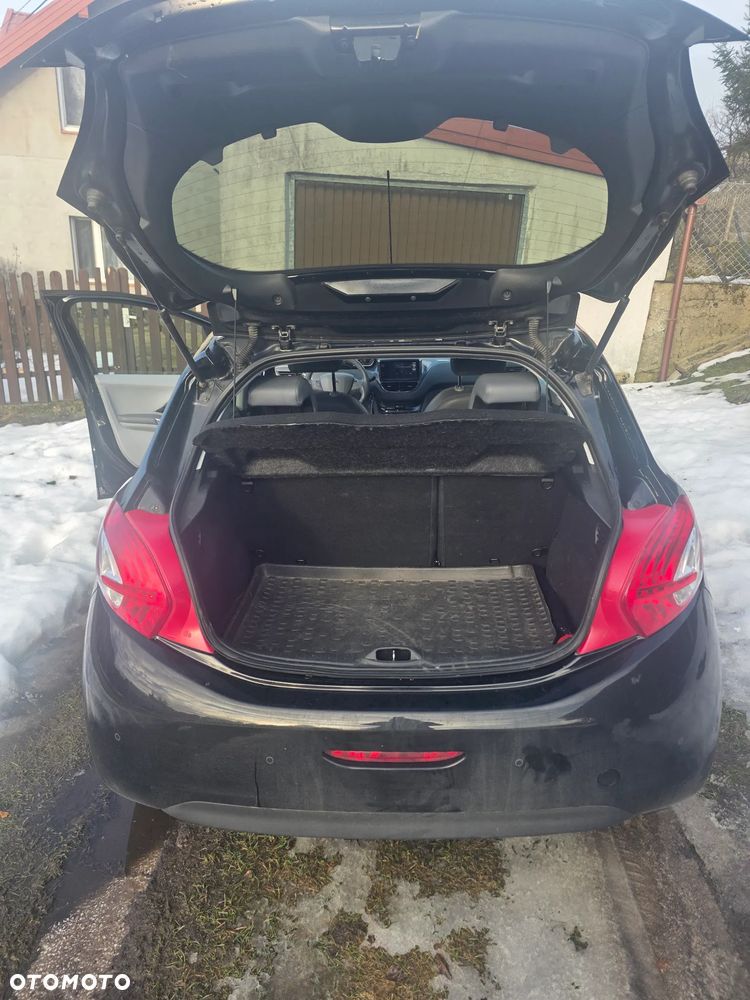 Peugeot 208 1.2 PureTech Allure - 12