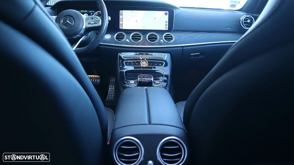 Mercedes-Benz E 300 de AMG Line - 53