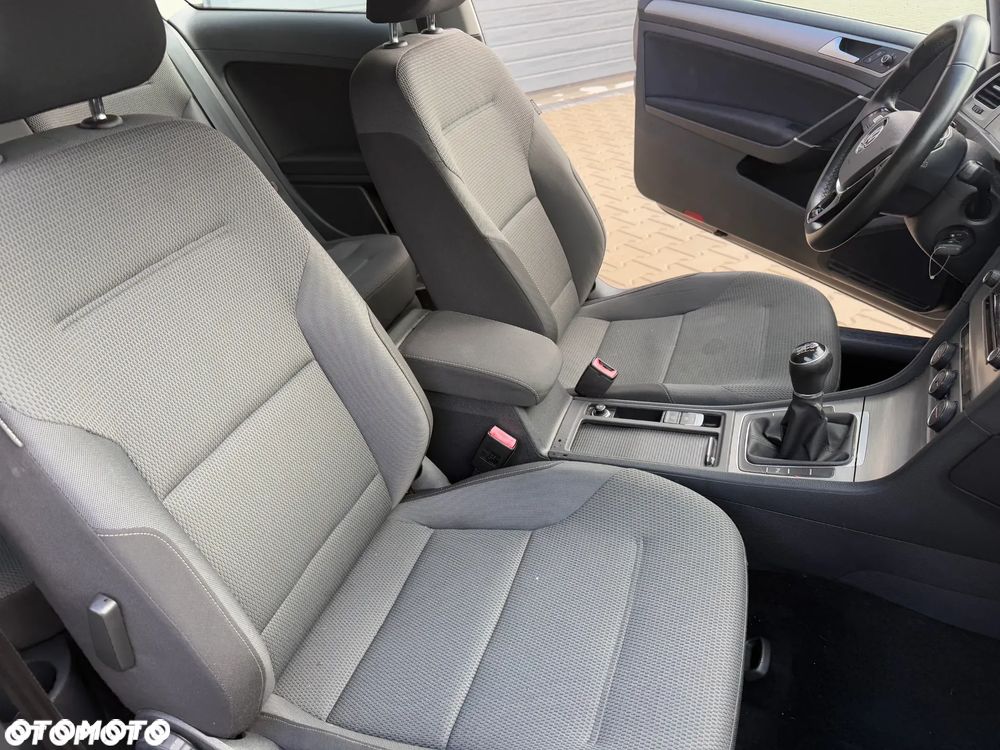 Volkswagen Golf - 28