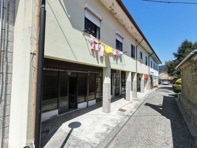 Prédio no Centro de Terras de Bouro - Grande imagem: 5/10