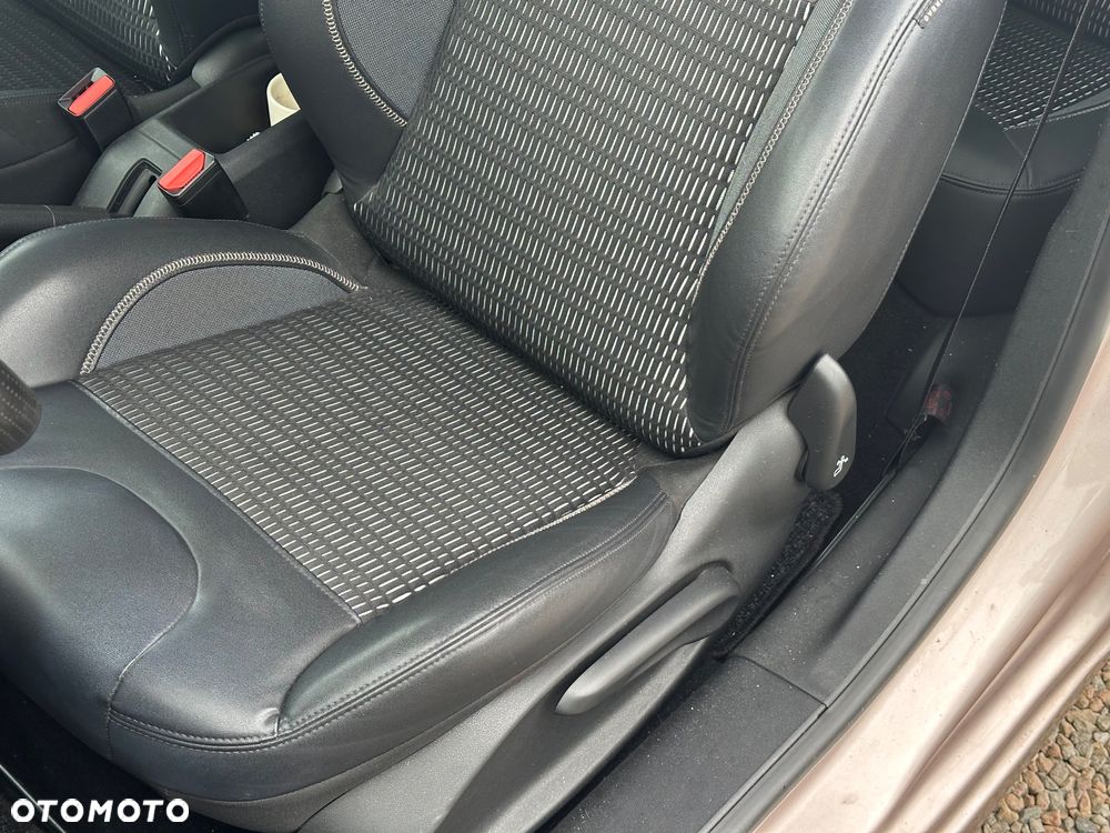 Peugeot 208 95 VTI Allure - 18