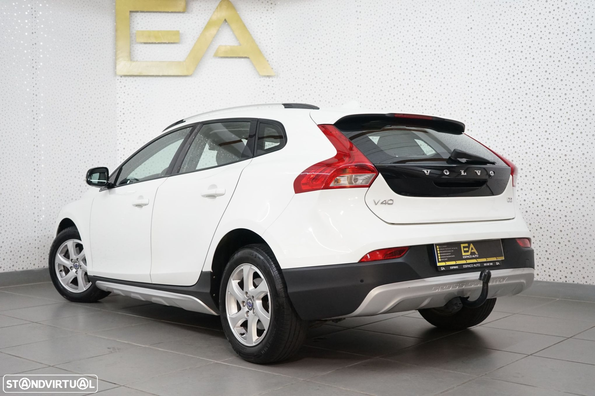 Volvo V40 Cross Country 1.6 D2 Summum - 4