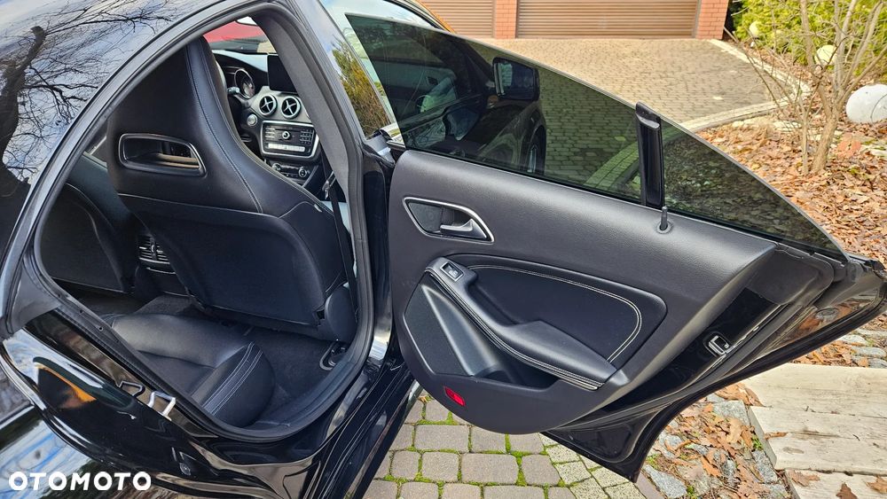 Mercedes-Benz CLA - 35