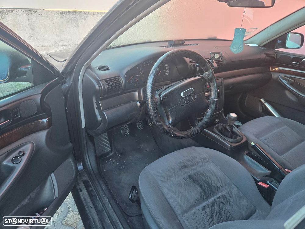 Audi A4 1995 photo 2