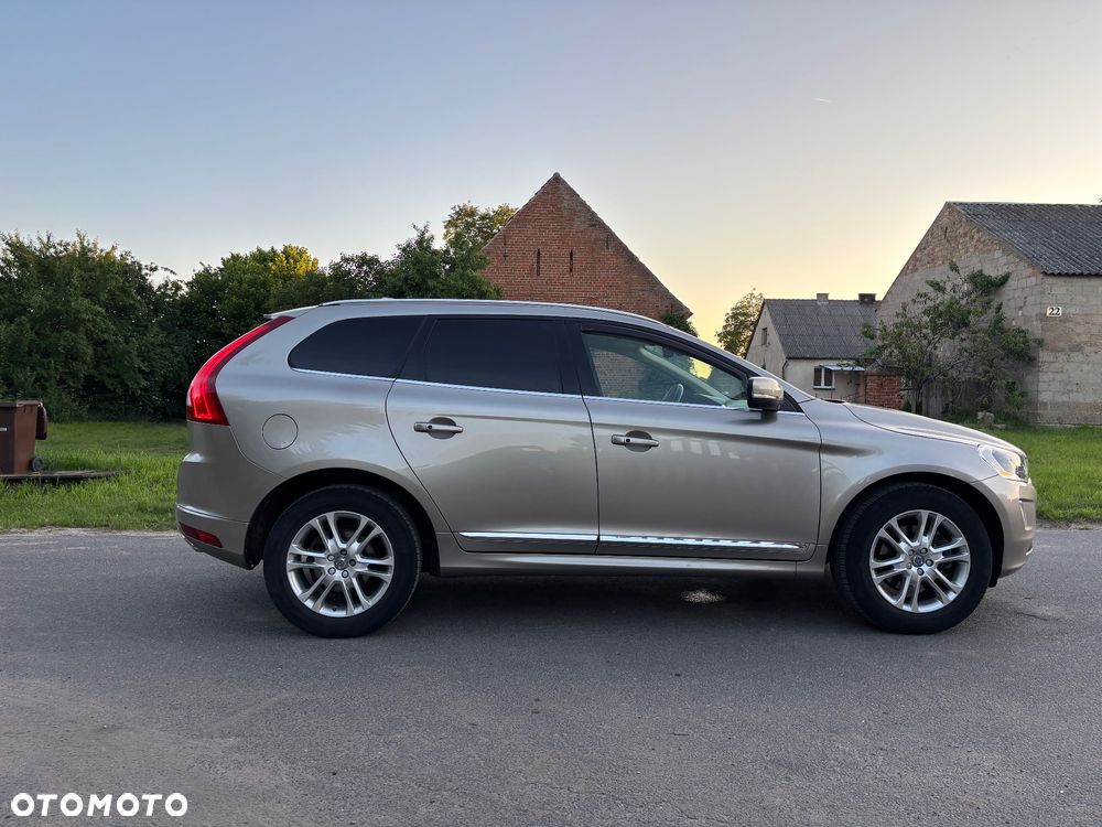 Volvo XC 60 B5 B AWD Essential - 11