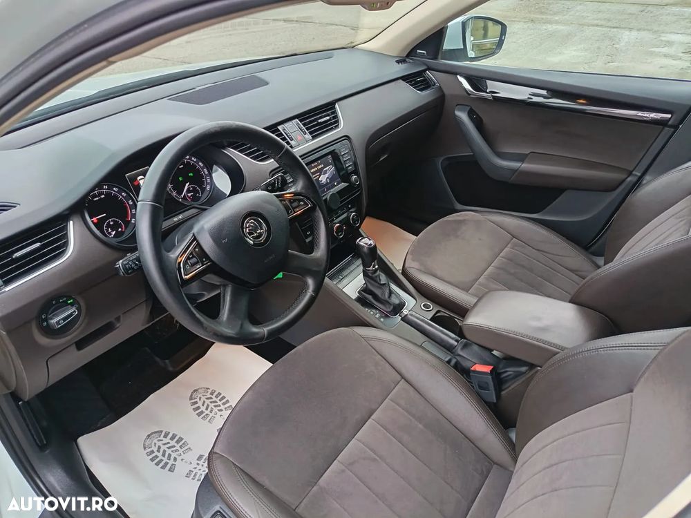 Skoda Octavia Combi 2.0 TDI DSG L&K - 15