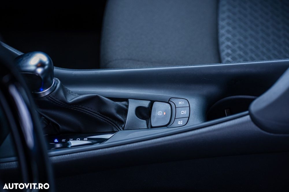 Toyota C-HR 1.8 HSD 4x2 CVT C-ult LED - 40