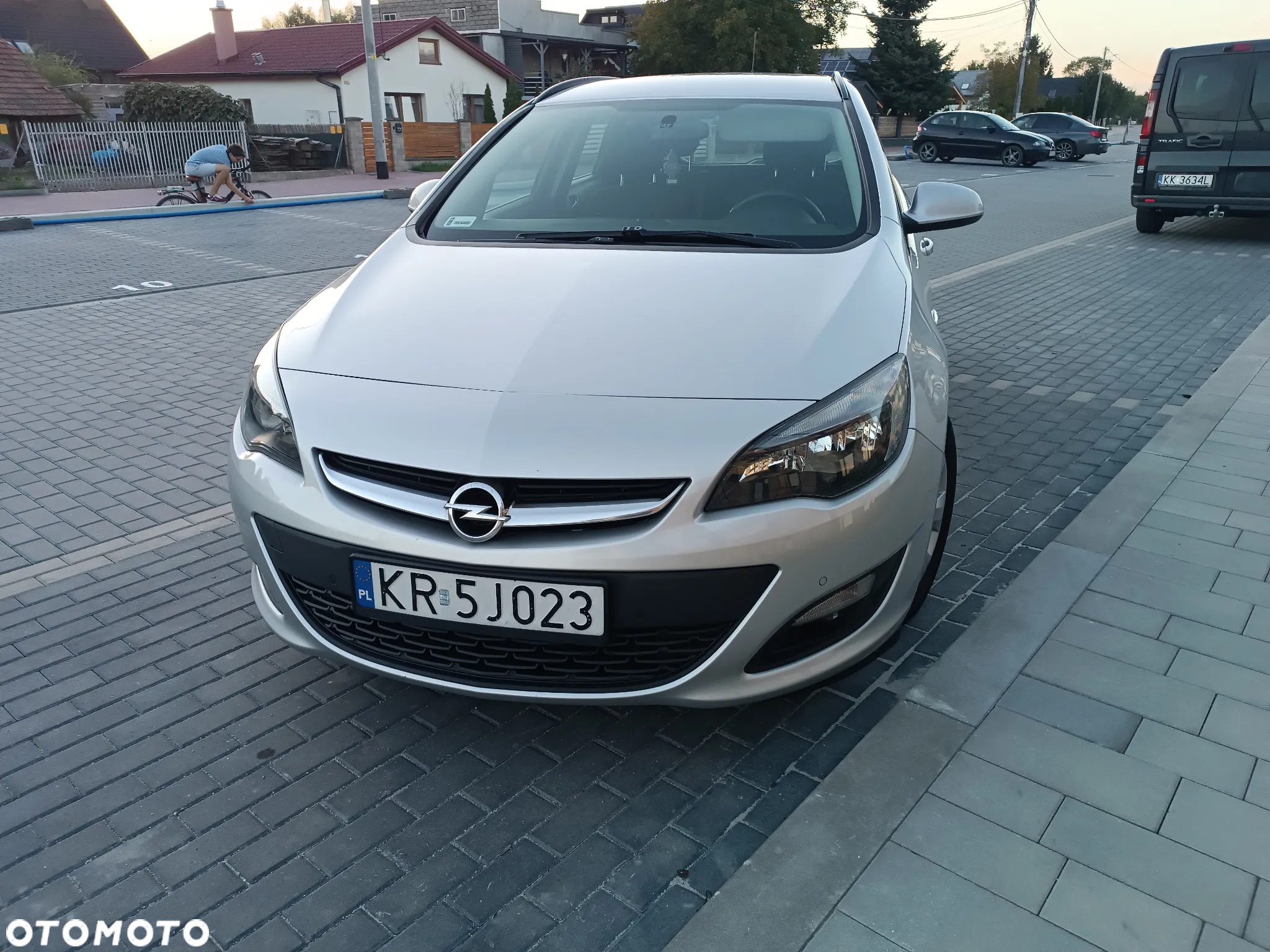 Opel Astra IV 1.4 T Cosmo EU6 - 8