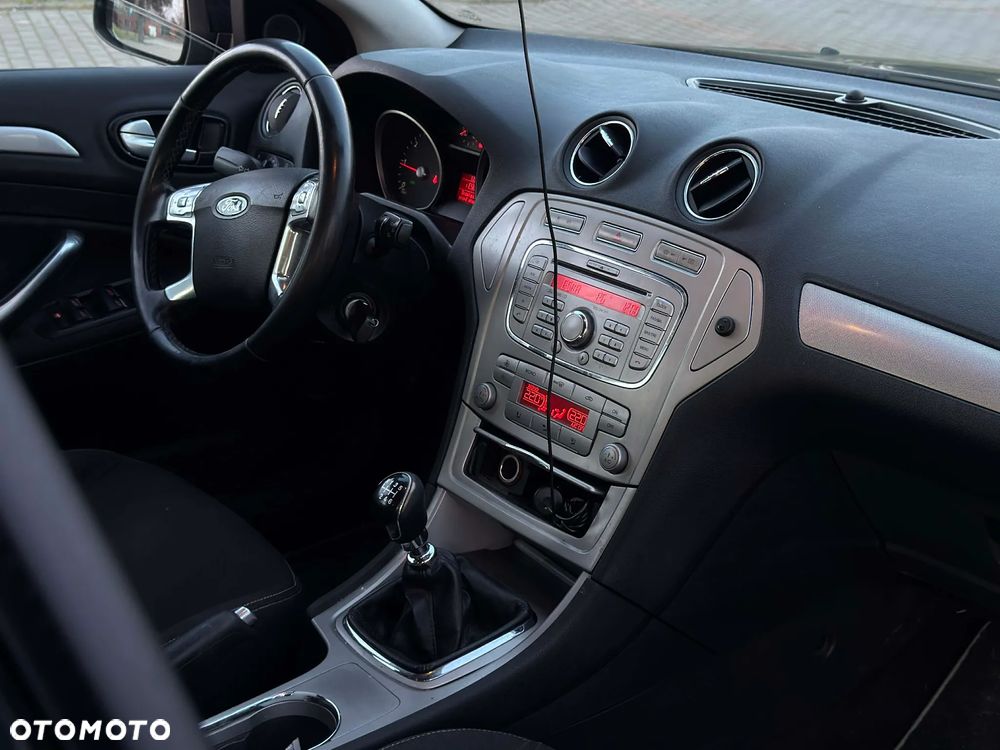 Ford Mondeo 1.8 TDCi Ambiente - 10