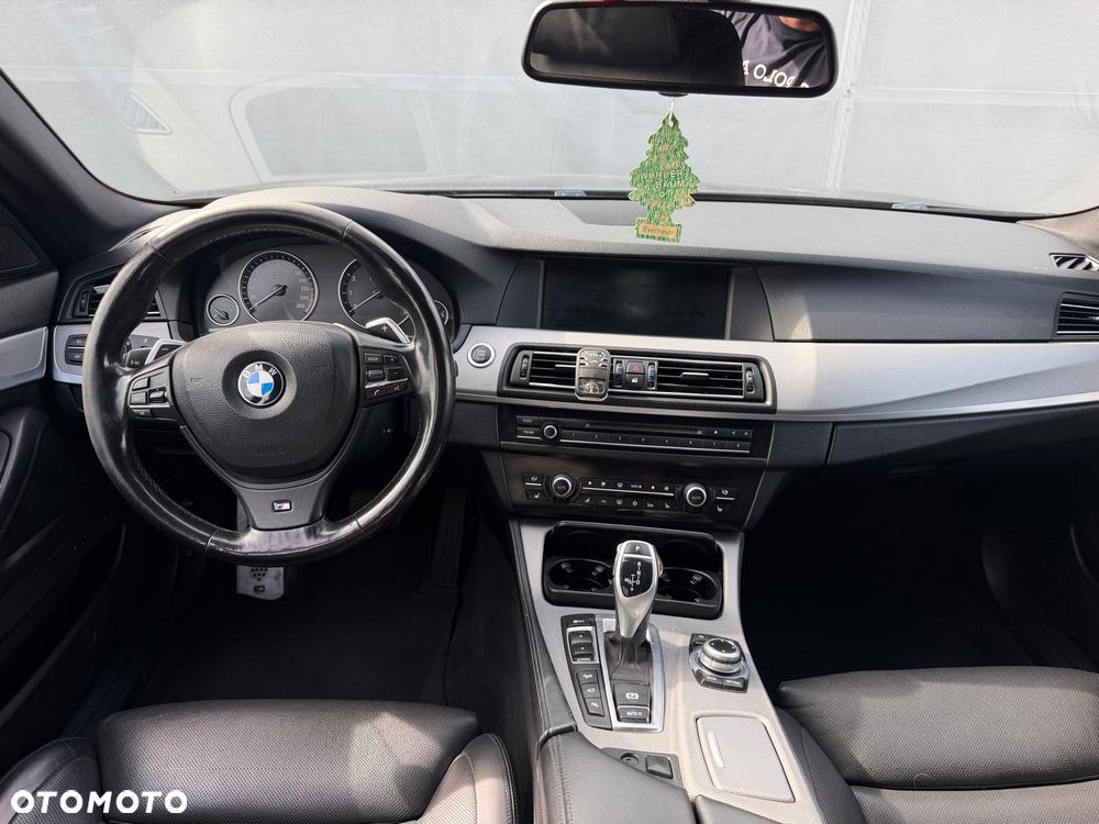 BMW Seria 5 550i xDrive - 18