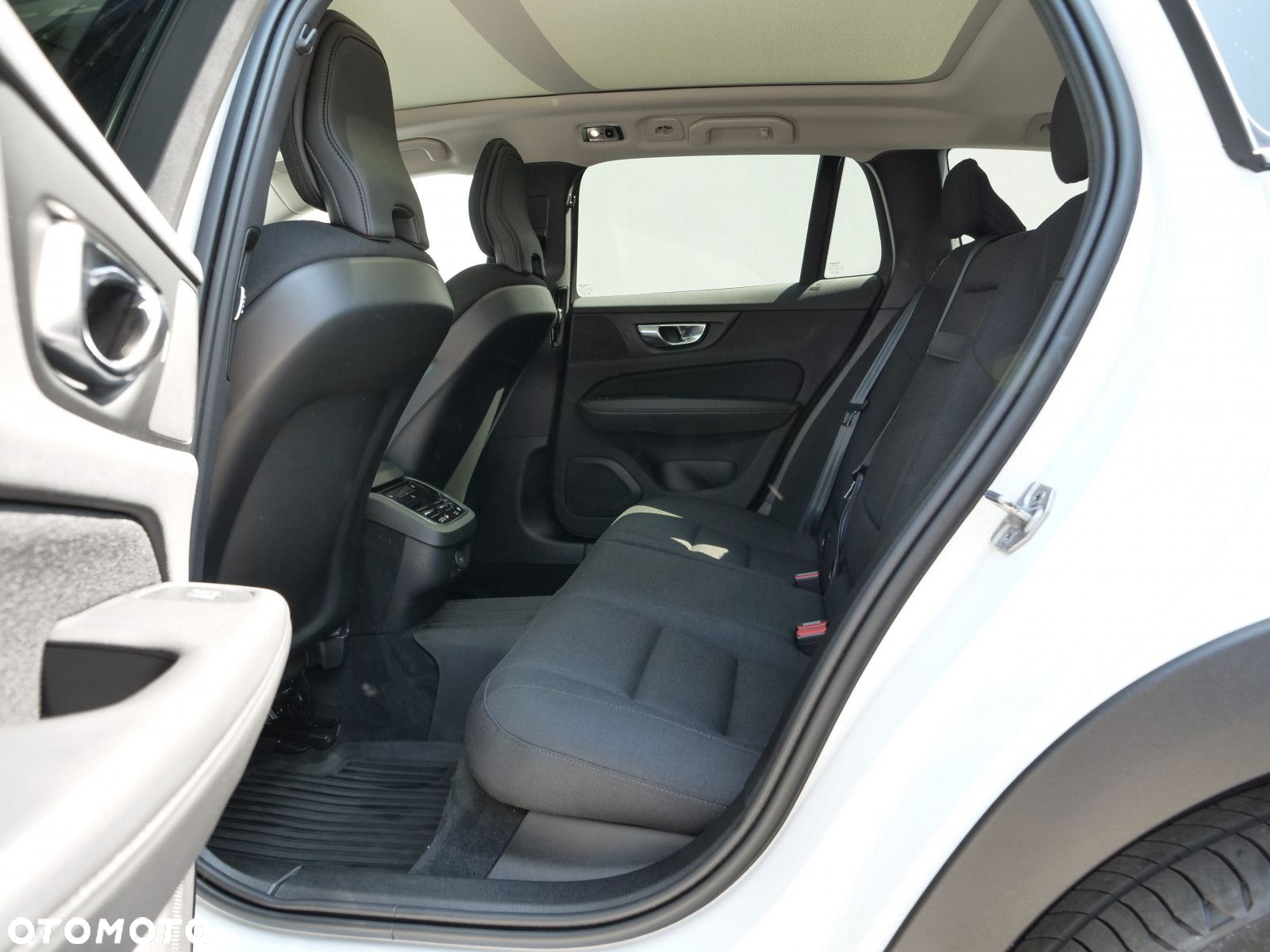 Volvo V60 Cross Country - 17