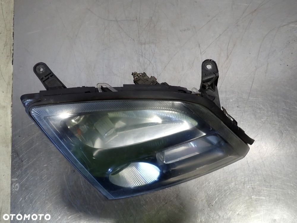 LAMPA PRAWA PRZEDNIA OPEL VECTRA C 2.2 155888-00 - 2