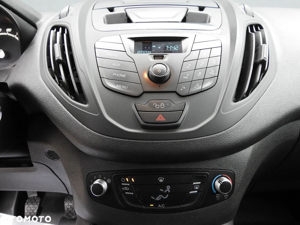 Ford Transit Courier - 12