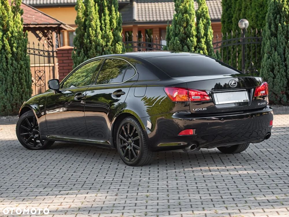 Lexus IS - 9