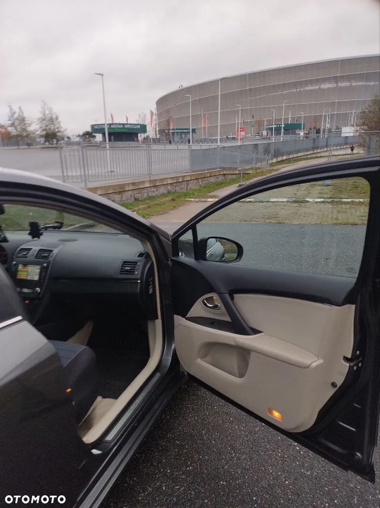 Toyota Avensis 2.0 D-4D Premium - 34