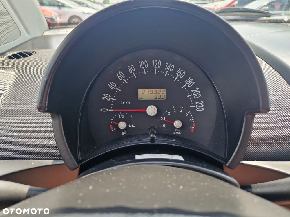 Volkswagen New Beetle - 11