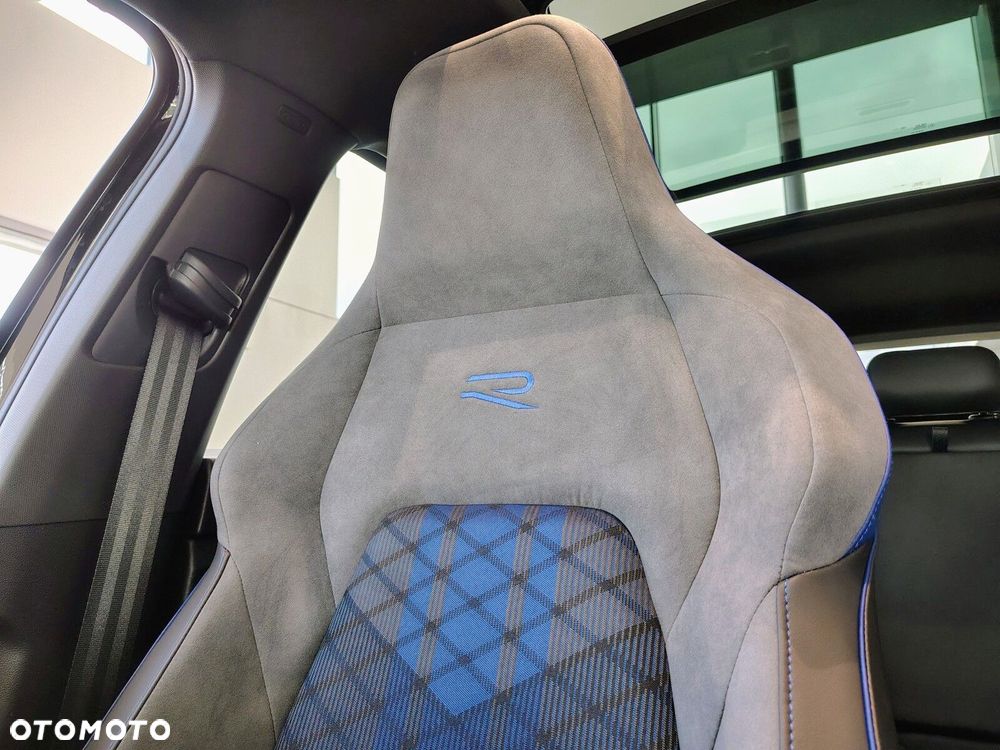 Volkswagen Golf - 22