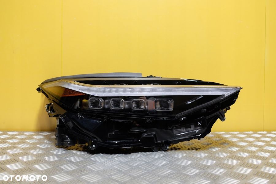 TOYOTA BZ4X 2022 2023- REFLEKTOR LAMPA LED R USA - 1