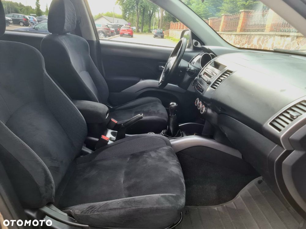 Mitsubishi Outlander 2.4 4WD Invite - 23