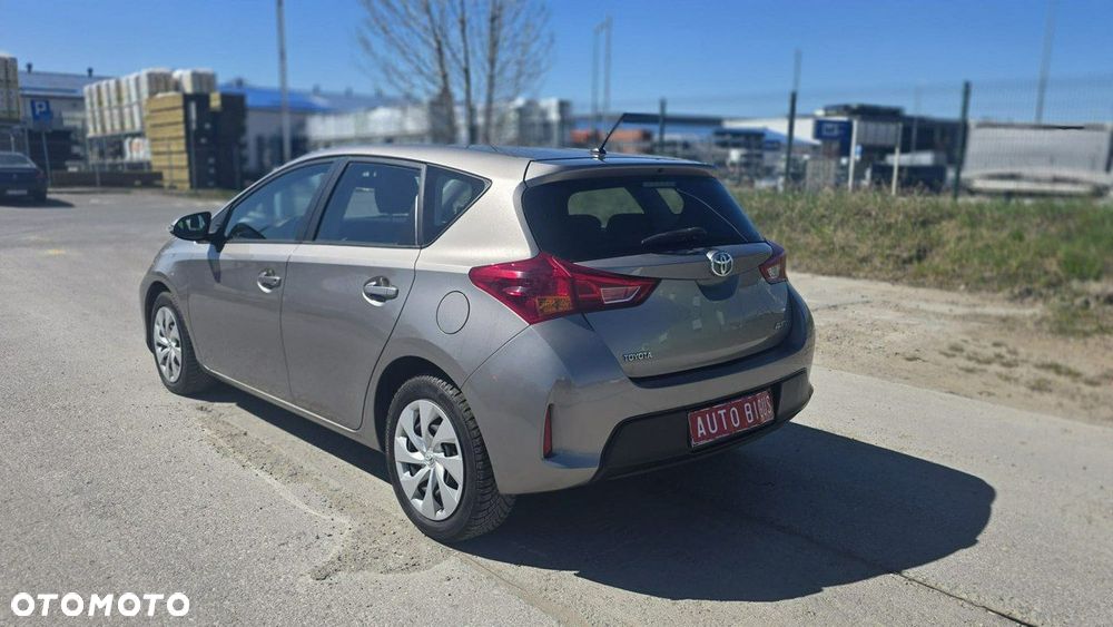 Toyota Auris - 7
