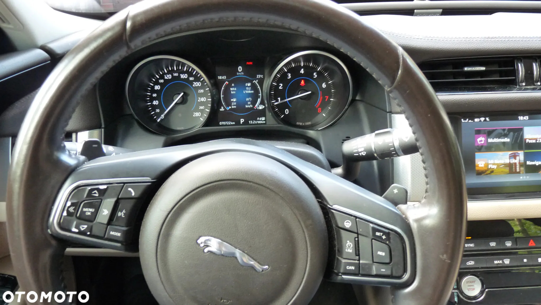 Jaguar XF 35t AWD Portfolio - 31