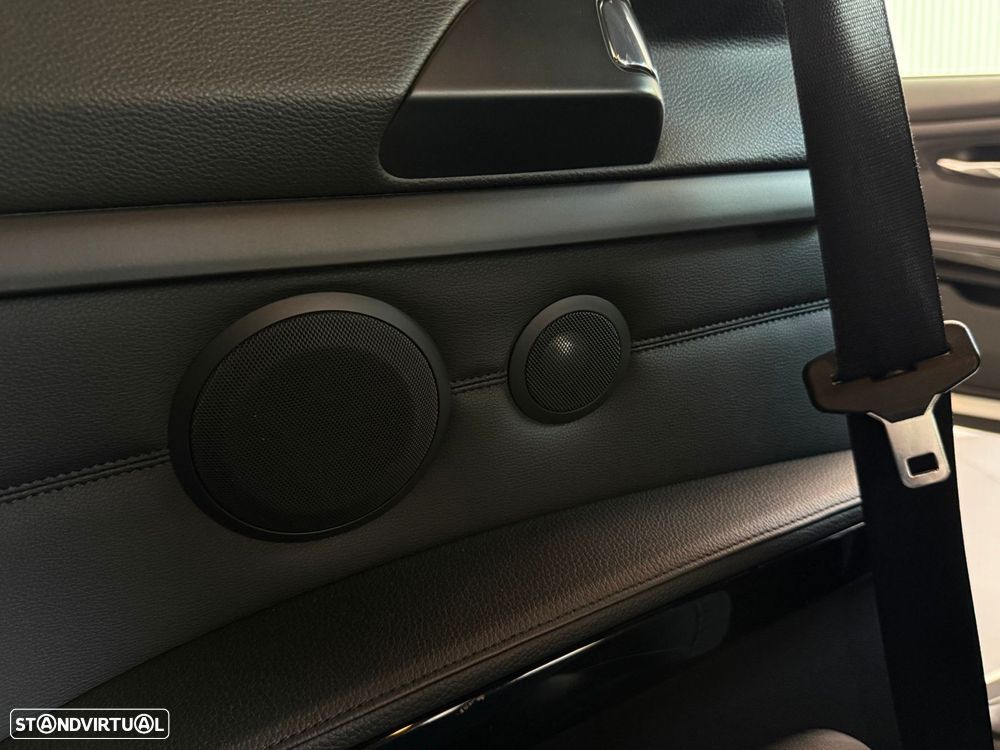 BMW 320 d xDrive Coupe Edição M - 26