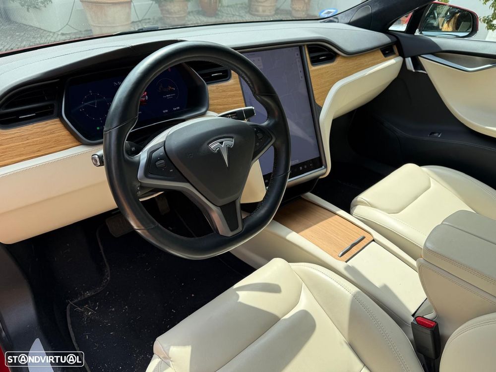 Tesla Model S - 10