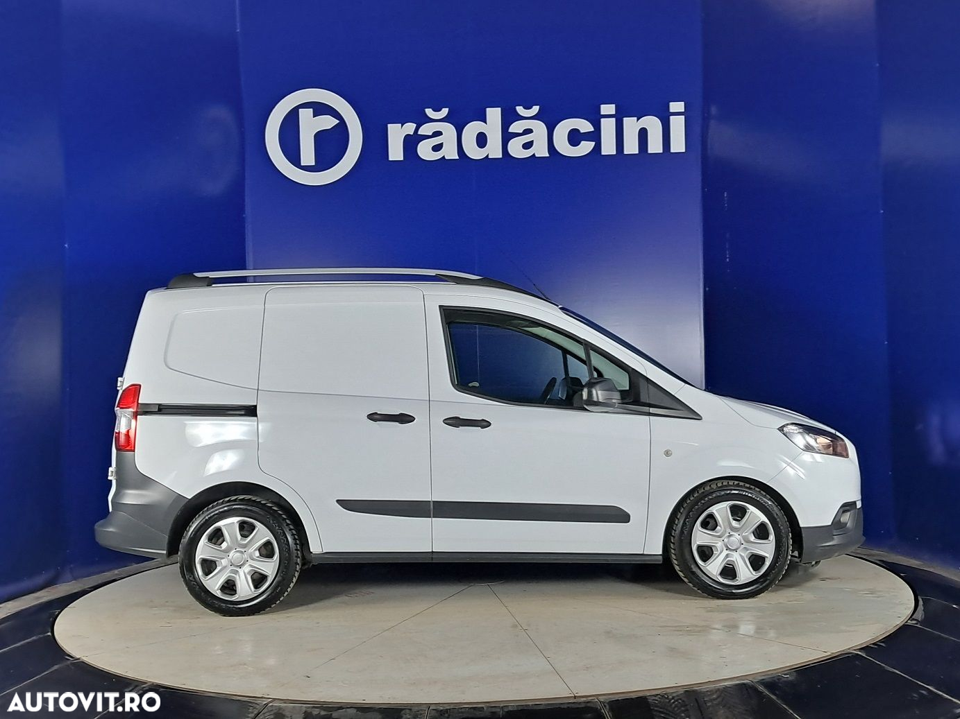 Ford Tourneo Courier - 12