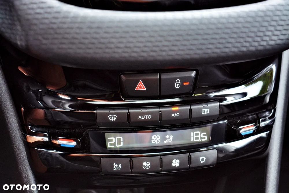 Peugeot 2008 PureTech 110 GPF Stop&Start EAT6 Allure - 21