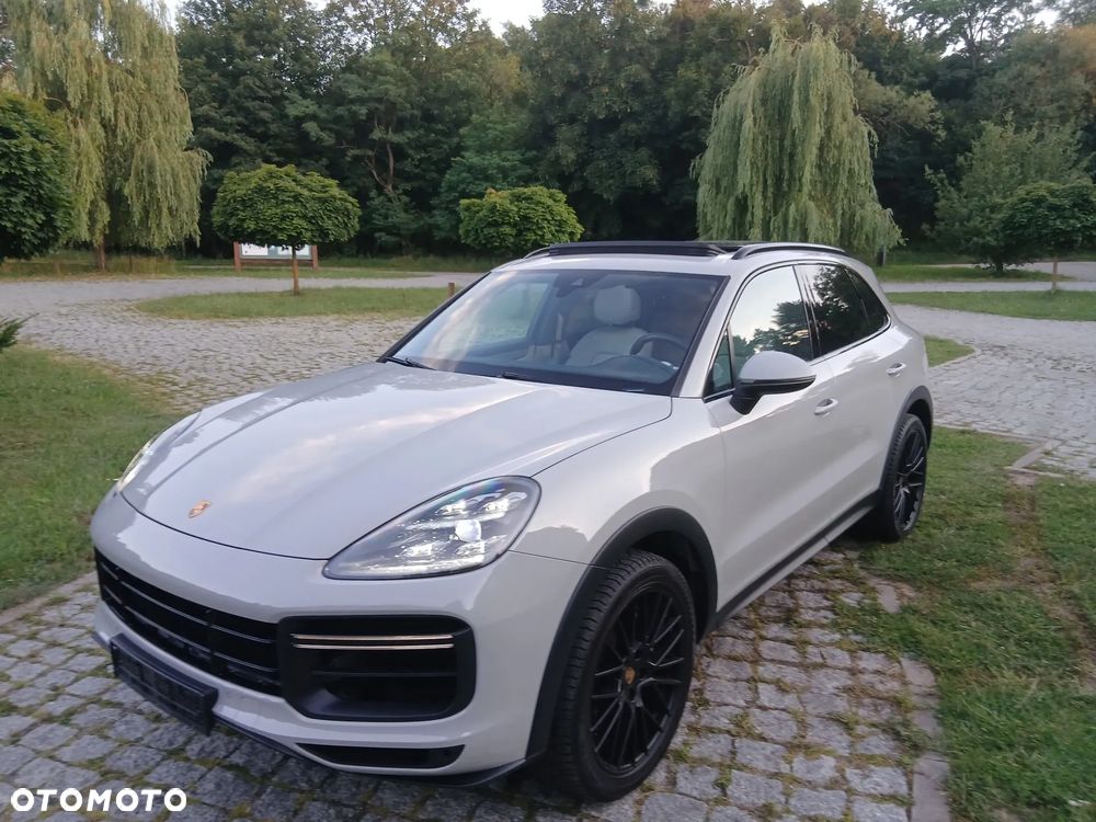 Porsche Cayenne - 1