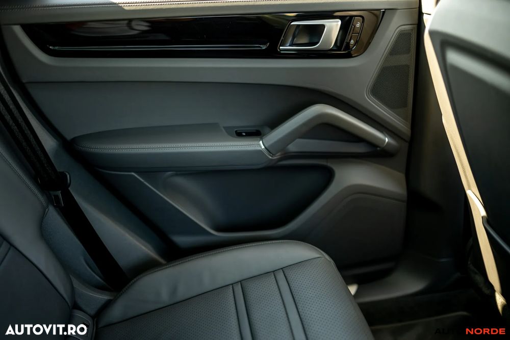Porsche Cayenne Standard - 39