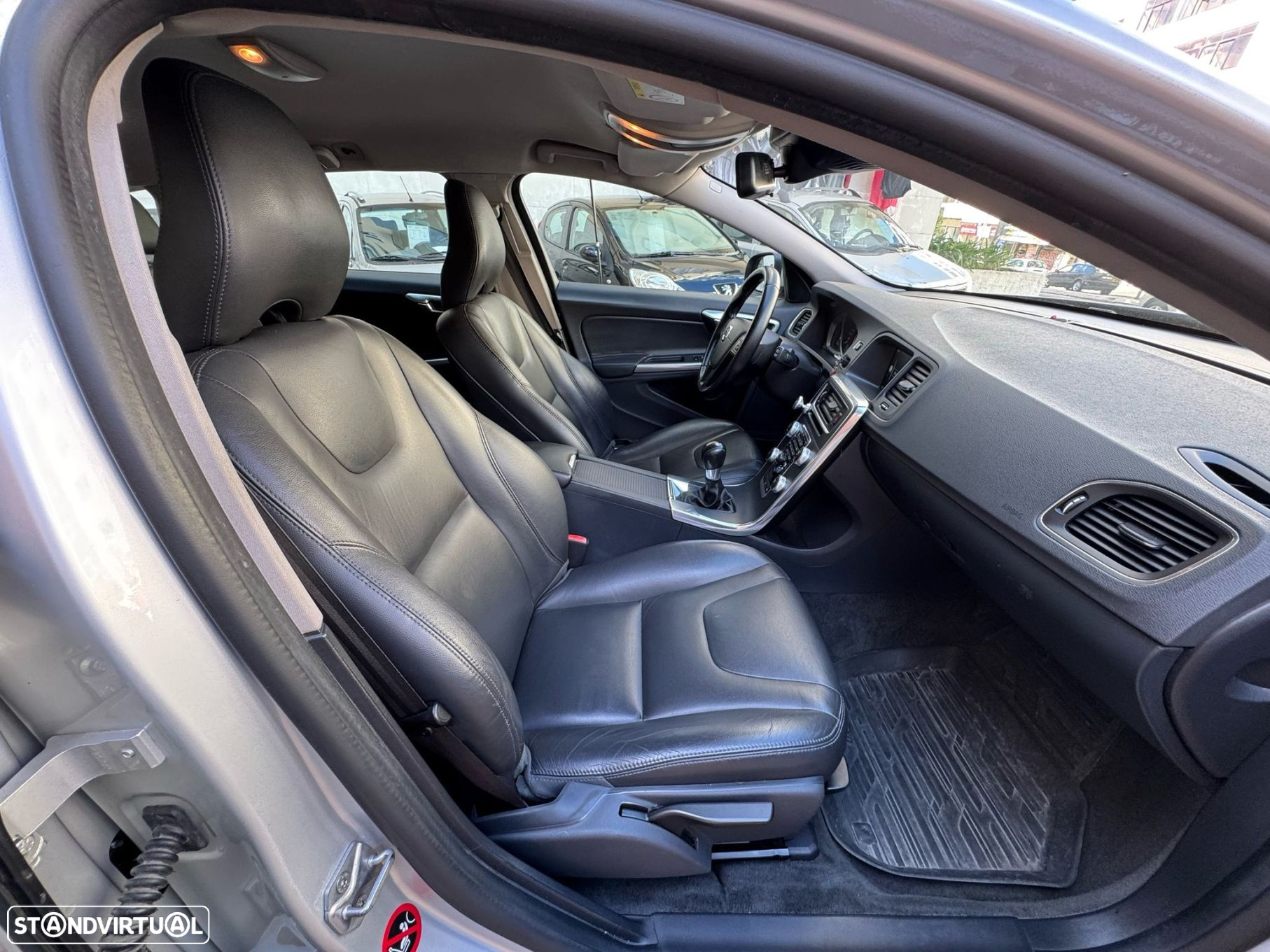 Volvo V60 1.6 D2 Momentum Eco - 13