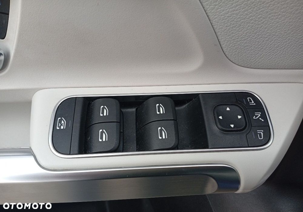 Mercedes-Benz GLB - 24