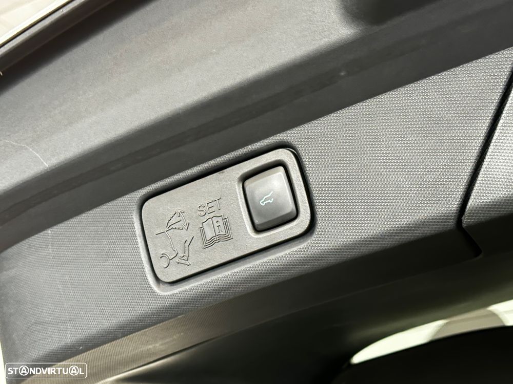 Ford Mustang Mach-E 75.7 kWh Premium AWD - 8