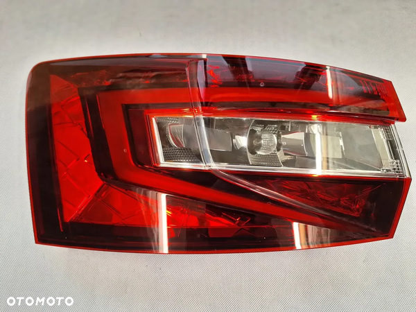Skoda Superb III kombi lampa lewa tył 3V9945207 BDB