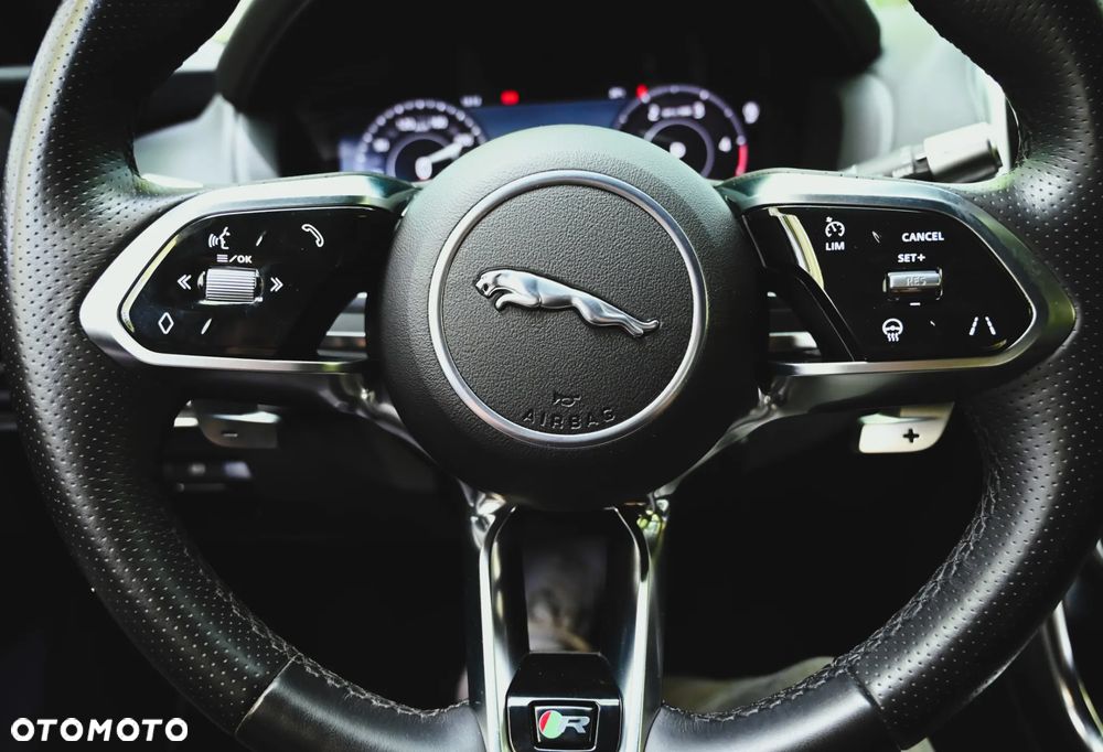 Jaguar XE - 32