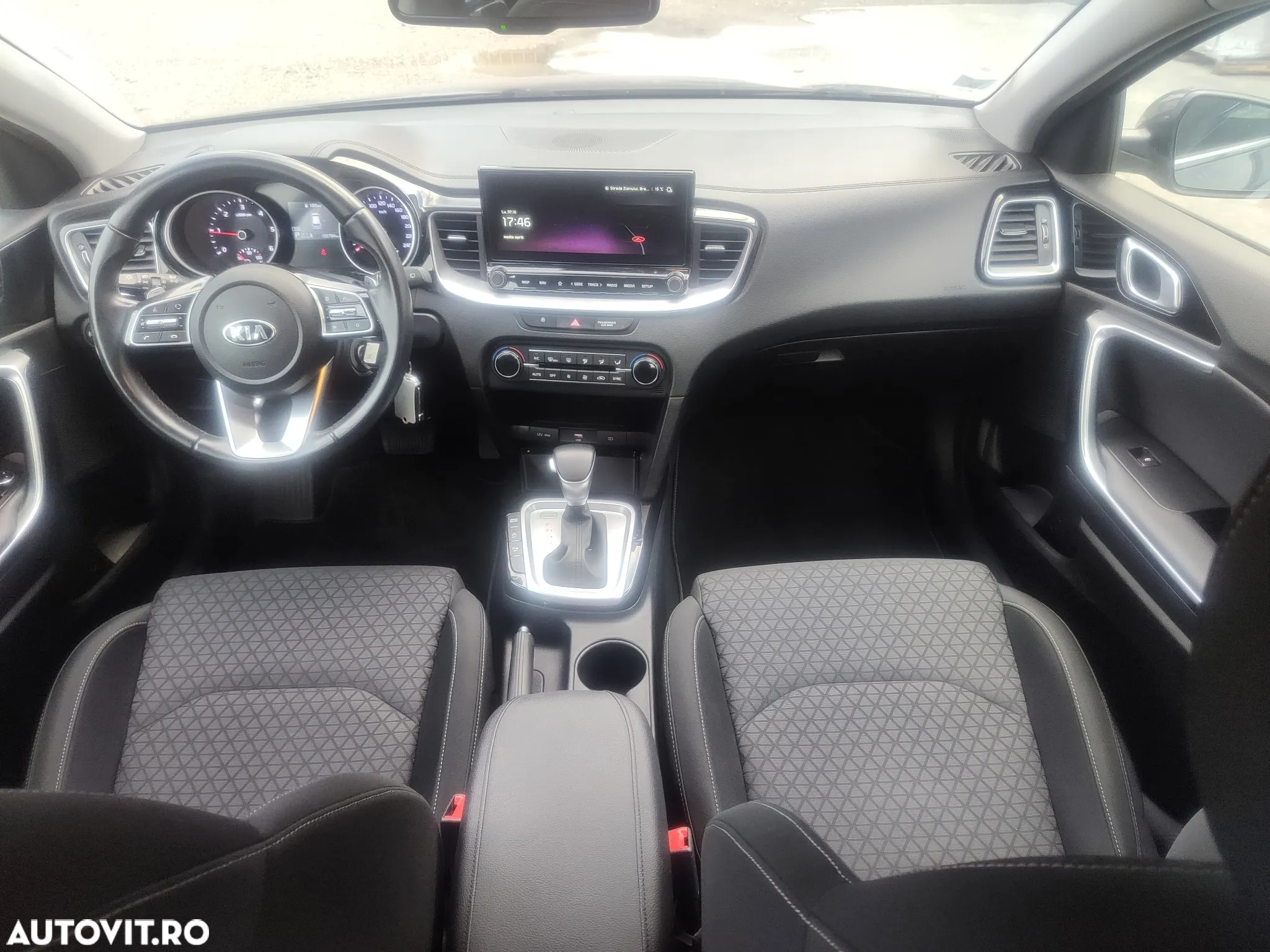 Kia Ceed - 11