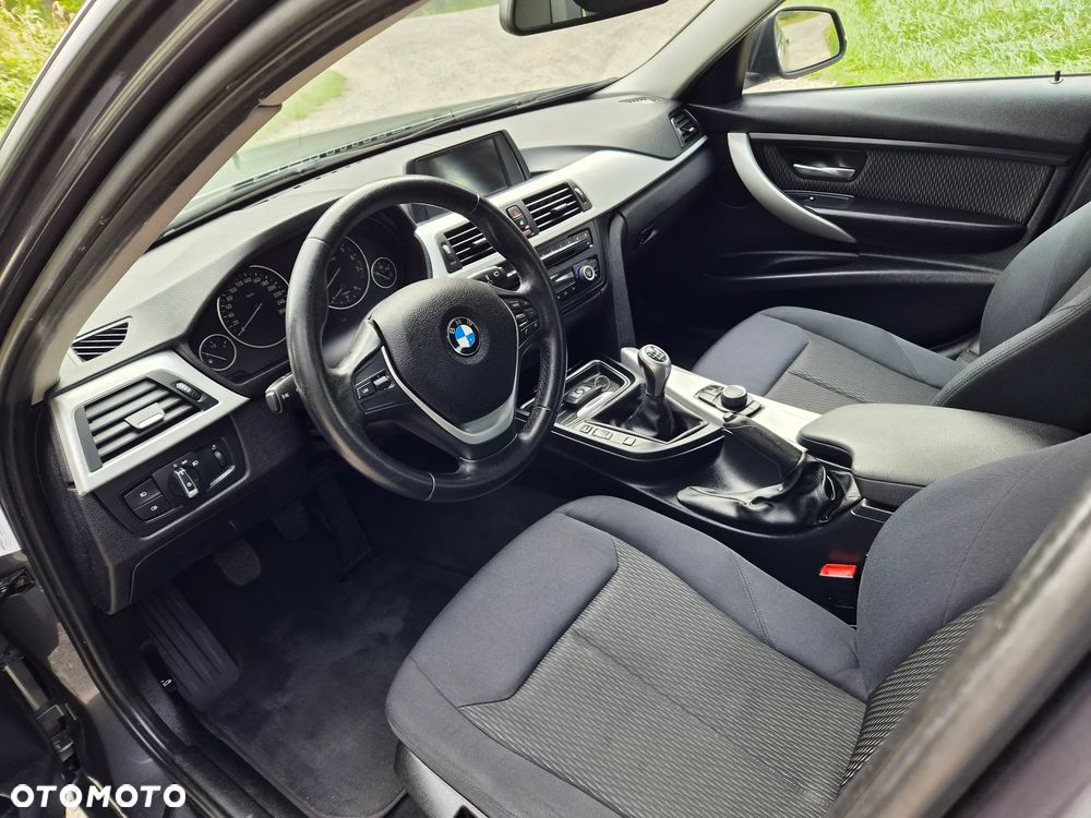 BMW Seria 3 320i - 15