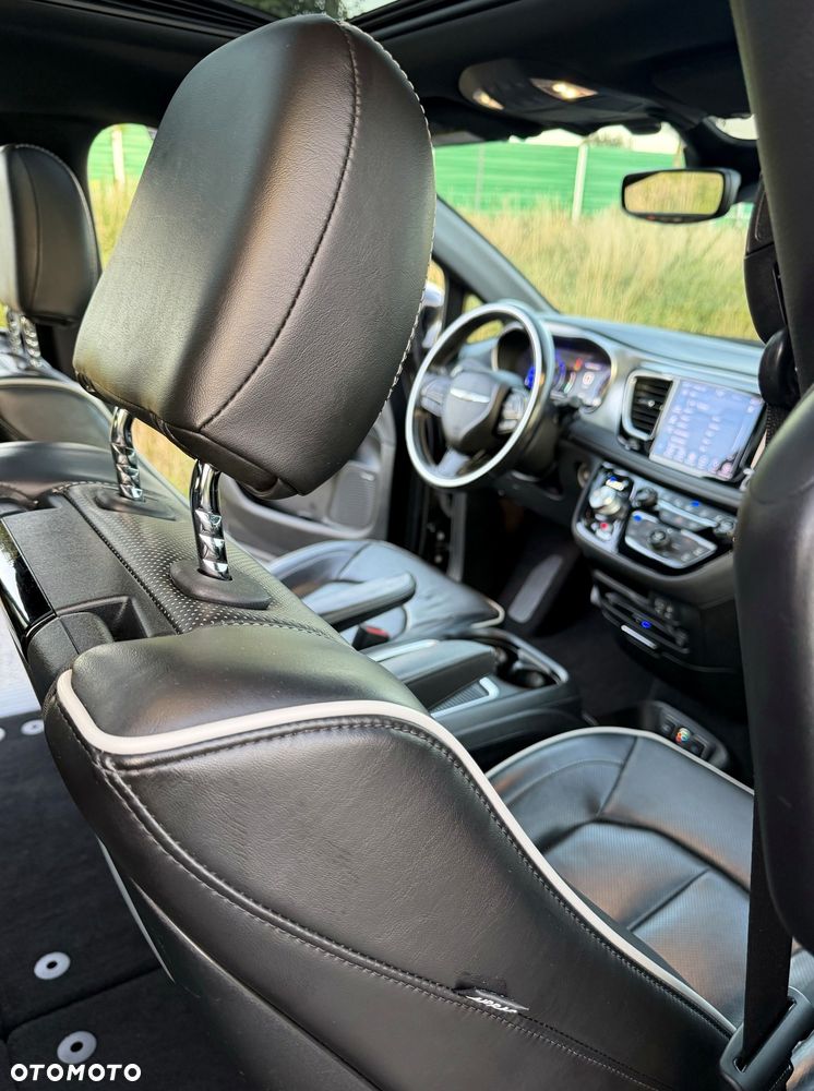 Chrysler Pacifica - 35