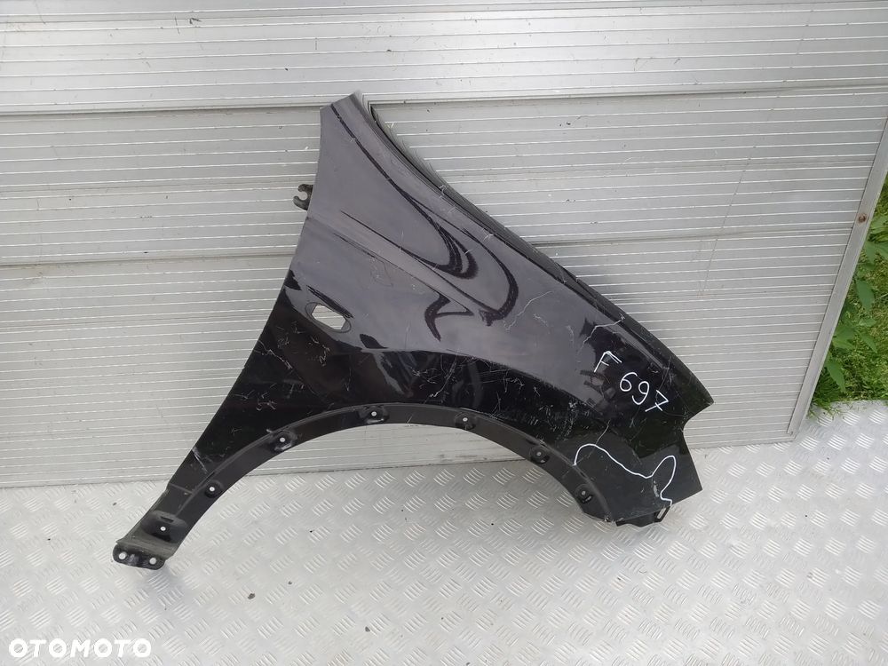 F697/F864 BŁOTNIK PRAWY NISSAN QASHQAI 2010 - 2014 - 1