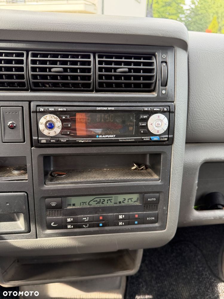 Volkswagen Multivan - 18