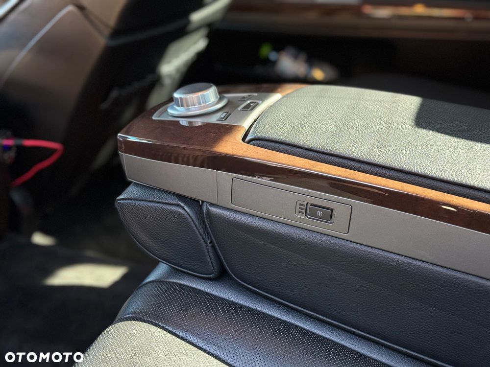 BMW Seria 7 750i L - 18