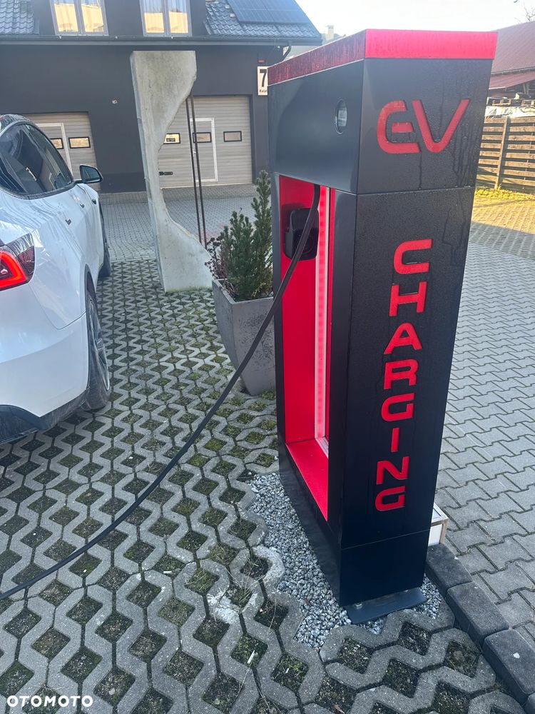 Tesla Y Long Range AWD - 11