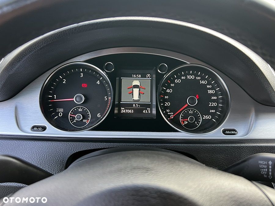 Volkswagen Passat 2.0 TDI Highline - 25